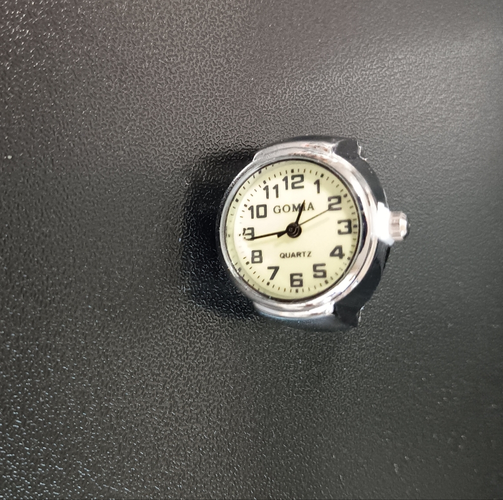 Finger Watch (NEW) - Picture 2 of 5